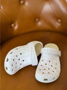 CROCS Kids' Classic Clog - purple & White Checkered size 10 LIKE BRAND NEW